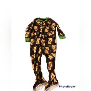 Carter’s boys lion zippered footie pajamas| size: 18 months
